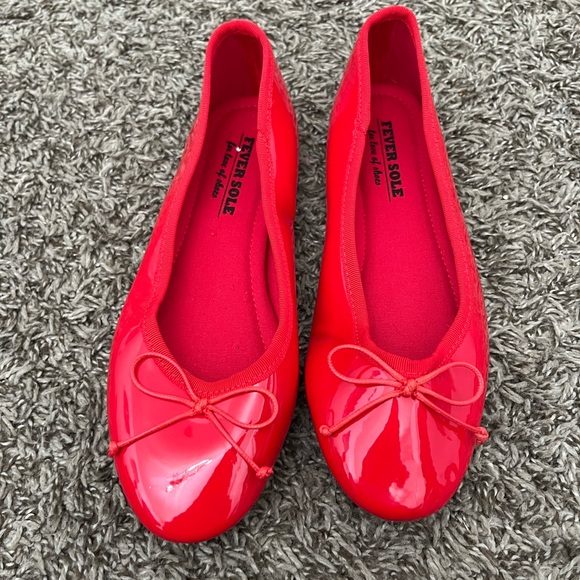 Women’s Red ballet flats size 36 fits like a 6-6.5 - Picture 1 of 3